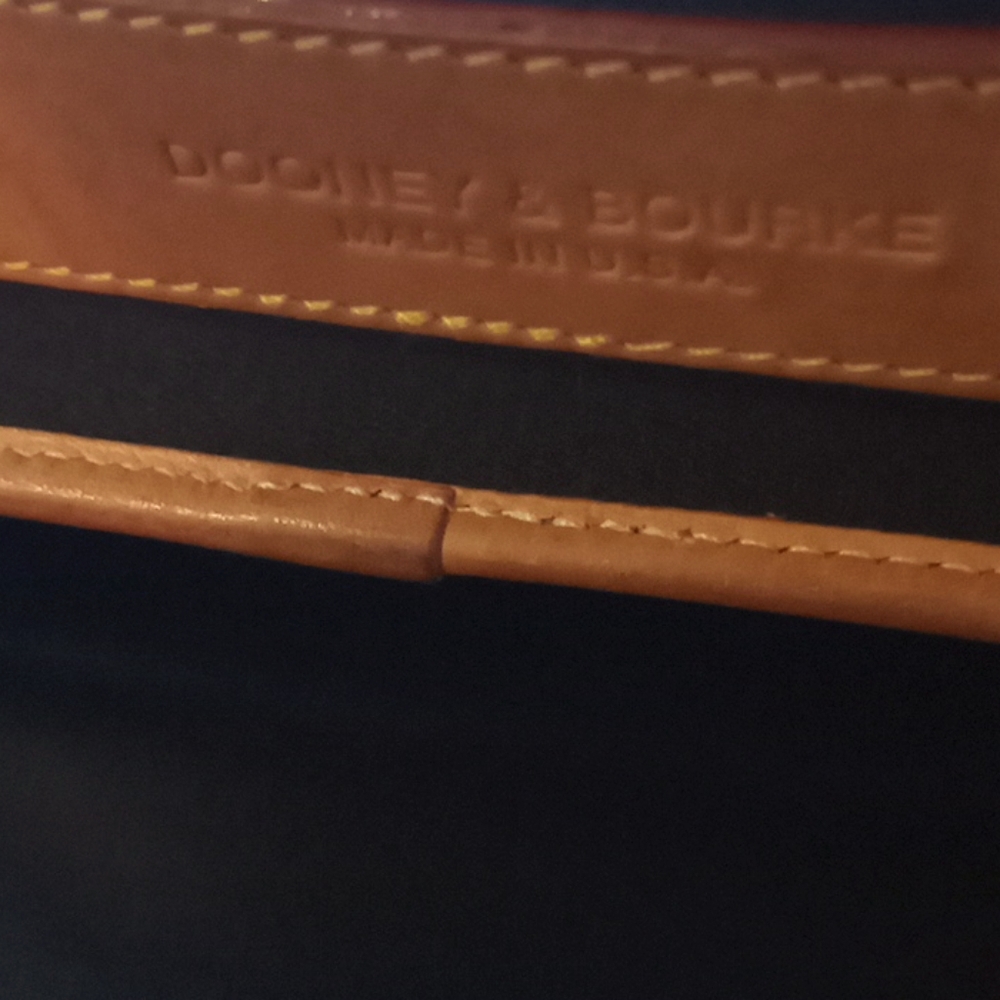 Dooney & Bourke Shoulder Purse. Black & Tan - Picture 5 of 10